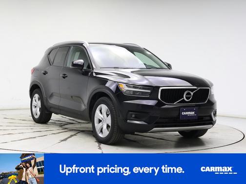 2022 Volvo XC40 T5 Momentum