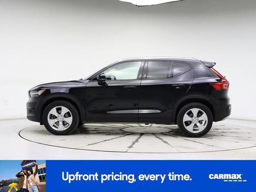 2022 Volvo XC40 T5 Momentum