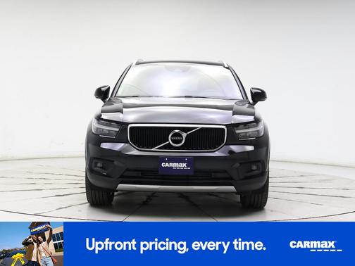 2022 Volvo XC40 T5 Momentum