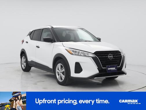 White 2023 Nissan Kicks S