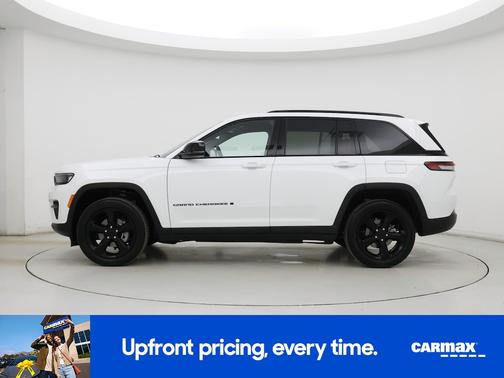 White 2023 Jeep Grand Cherokee Altitude