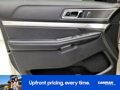 Gold 2017 Ford Explorer XLT