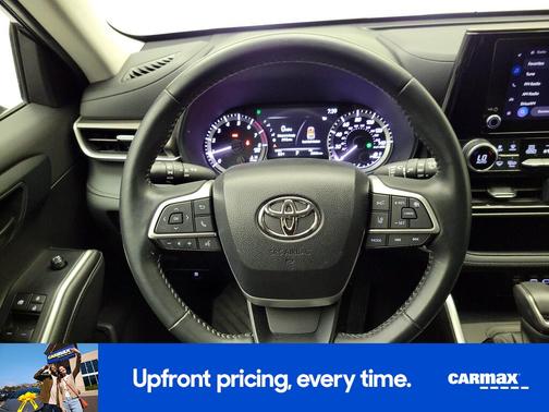 Gray 2023 Toyota Highlander LE