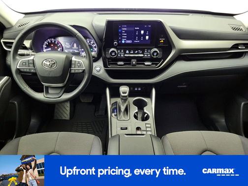 Gray 2023 Toyota Highlander LE