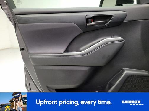 Gray 2023 Toyota Highlander LE