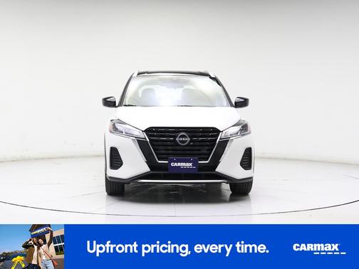 White 2023 Nissan Kicks SV