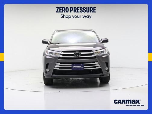 Gray 2019 Toyota Highlander XLE