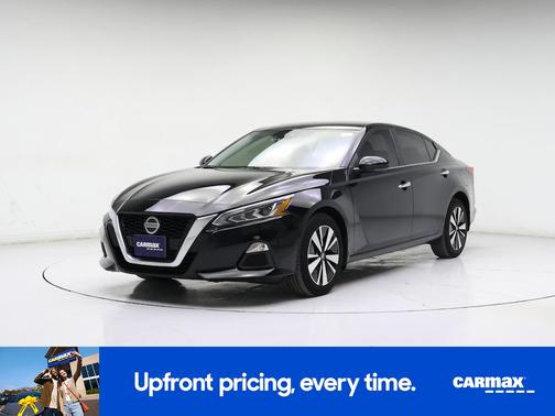 Black 2022 Nissan Altima SV