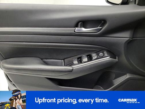 Black 2022 Nissan Altima SV