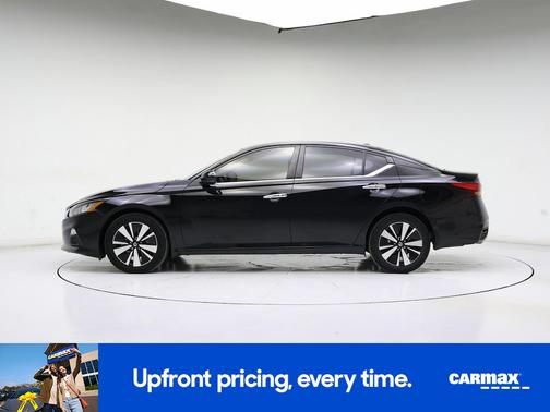 Black 2022 Nissan Altima SV