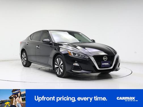 Black 2022 Nissan Altima SV