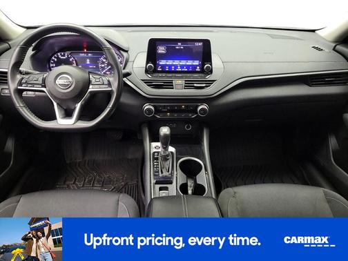 Black 2022 Nissan Altima SV