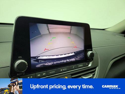 Black 2022 Nissan Altima SV