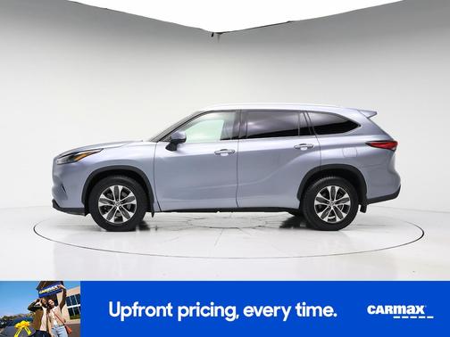 Gray 2022 Toyota Highlander XLE