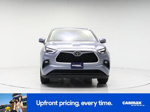 Gray 2022 Toyota Highlander XLE