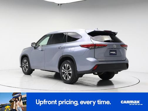 Gray 2022 Toyota Highlander XLE
