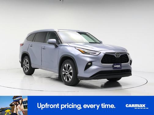 Gray 2022 Toyota Highlander XLE