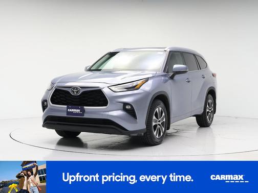 Gray 2022 Toyota Highlander XLE
