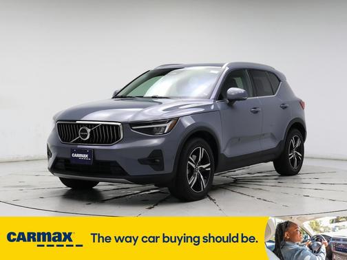 2023 Volvo XC40 B5 Plus Bright Theme