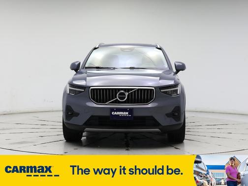 2023 Volvo XC40 B5 Plus Bright Theme