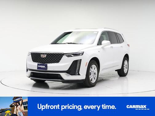 White 2024 Cadillac XT6 Luxury