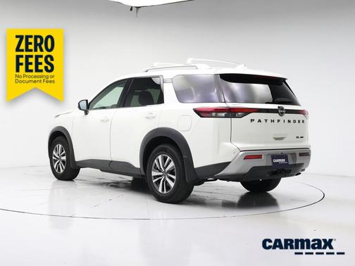 White 2023 Nissan Pathfinder SL