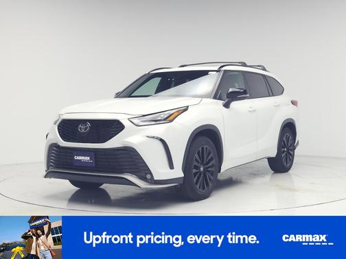 White 2023 Toyota Highlander XSE