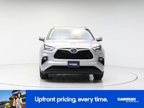 Silver 2020 Toyota Highlander Hybrid XLE