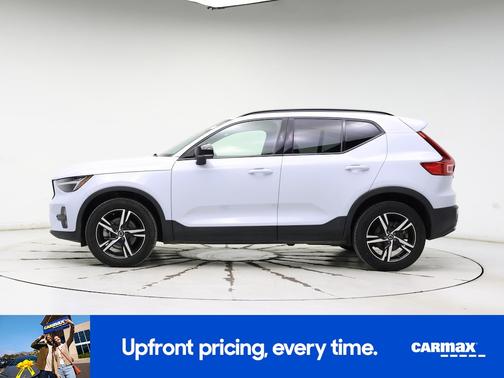 2024 Volvo XC40 B5 Core Dark Theme