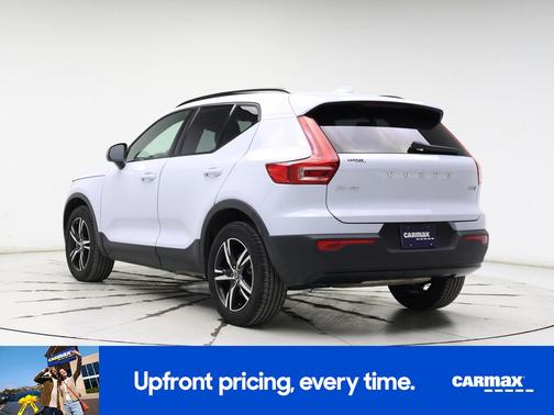 2024 Volvo XC40 B5 Core Dark Theme
