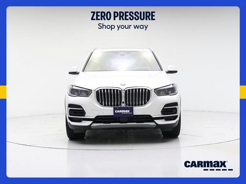 White 2023 BMW X5 PHEV XDrive45e