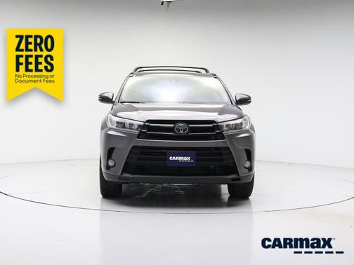 Gray 2018 Toyota Highlander SE