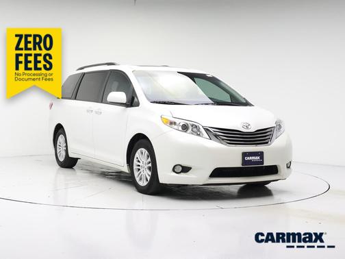 White 2015 Toyota Sienna XLE Premium