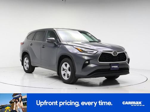 Gray 2023 Toyota Highlander LE
