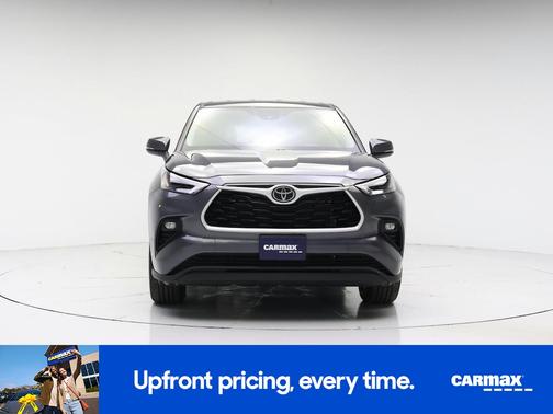Gray 2023 Toyota Highlander LE