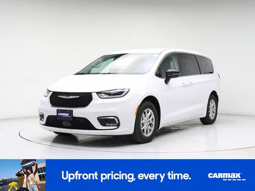 White 2024 Chrysler Pacifica Touring L