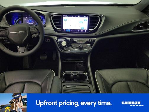 White 2023 Chrysler Pacifica Hybrid Limited