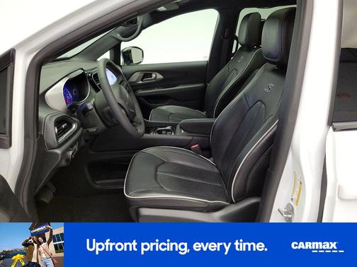 White 2023 Chrysler Pacifica Hybrid Limited