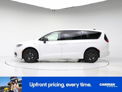 White 2023 Chrysler Pacifica Hybrid Limited