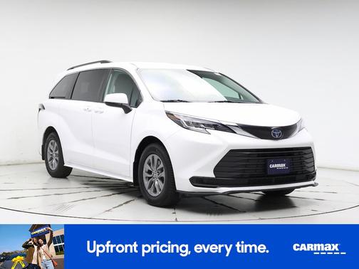 2022 Toyota Sienna LE