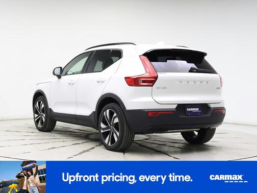 2024 Volvo XC40 B5 Plus Dark Theme