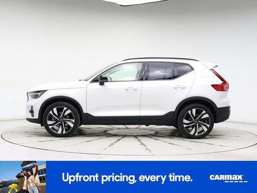 2024 Volvo XC40 B5 Plus Dark Theme