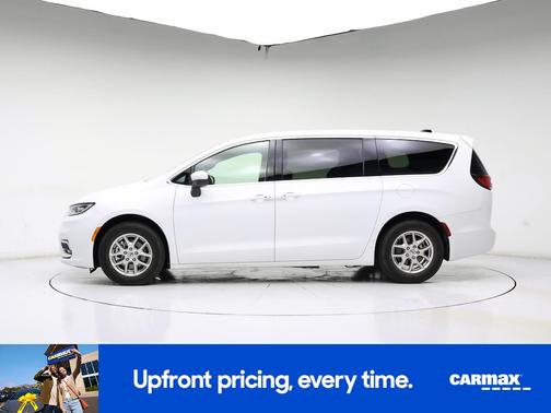 White 2023 Chrysler Pacifica Touring