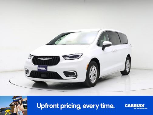 White 2023 Chrysler Pacifica Touring