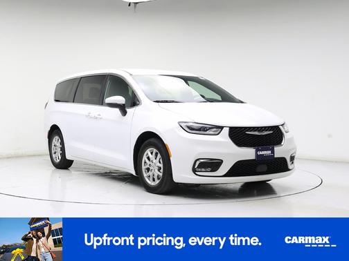 White 2023 Chrysler Pacifica Touring