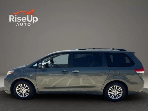 Gray 2013 Toyota Sienna XLE
