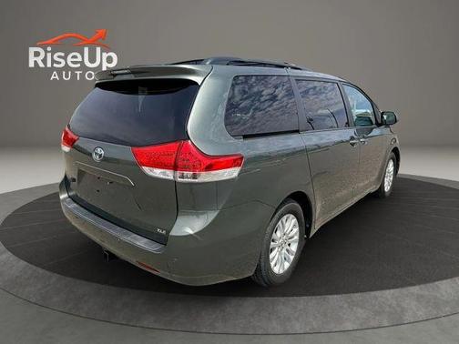 Gray 2013 Toyota Sienna XLE