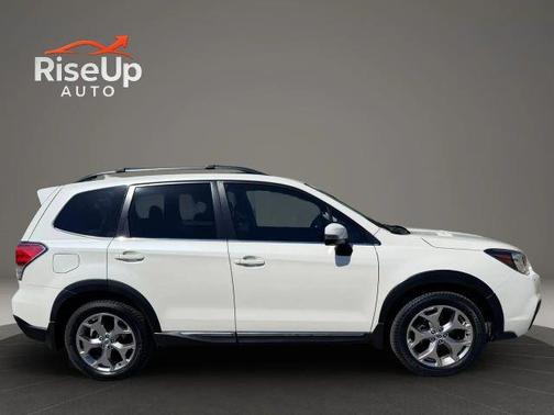 Crystal White Pearl 2017 Subaru Forester 2.5i Touring