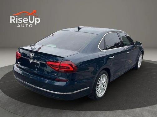 2018 Volkswagen Passat 2.0T SE w/ Technology