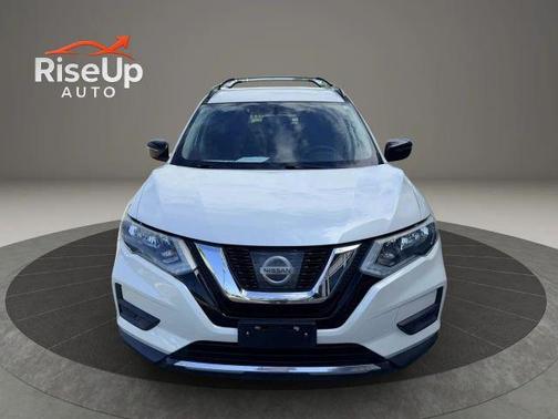 White 2017 Nissan Rogue SV